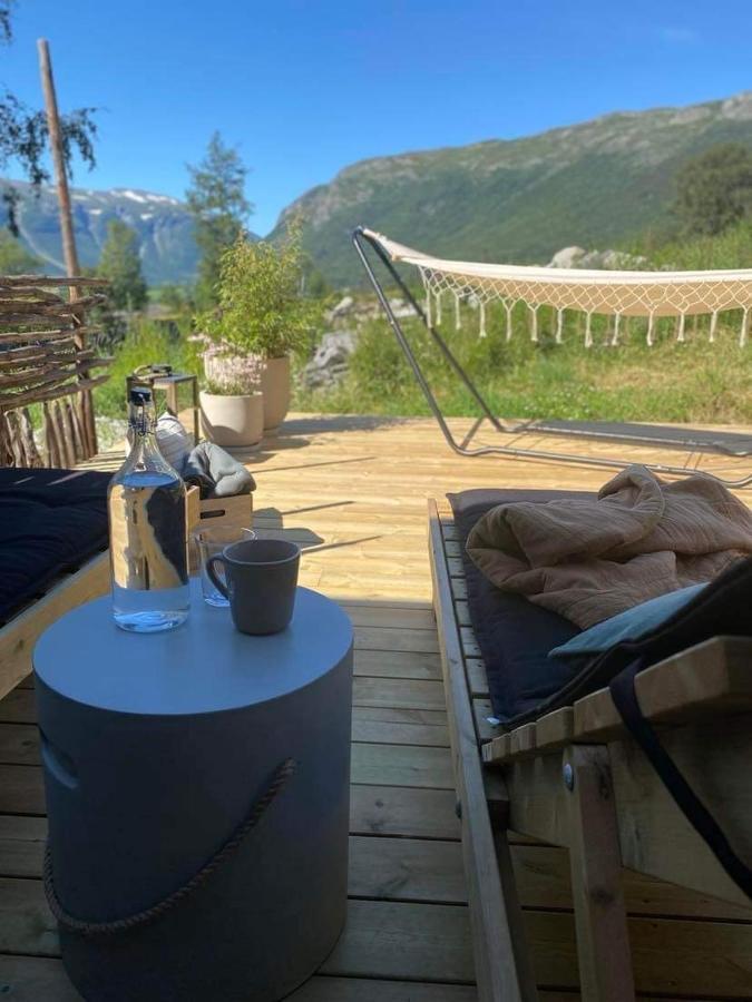 Sauefjoset - Idyllisk Gardstun Fra 1800-Tallet Skjåk Eksteriør billede